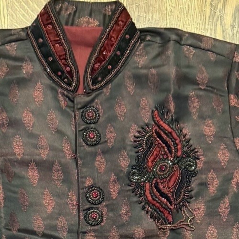 Manyavar Indo Sherwani Maroon Black Brocade Beading Elegant Embroidered Mens 38